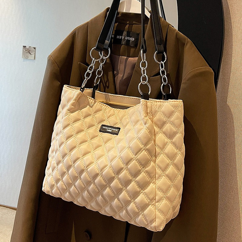 Gesteppte Shopper-Tasche für Damen mit Doppelgriffen und Metallkette - Eloisa