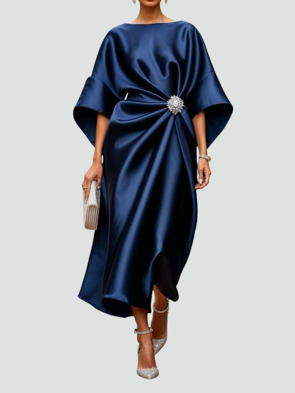 Marijona - Modernes Maxi Kleid Mit Satinkragen Und Flügelärmeln
