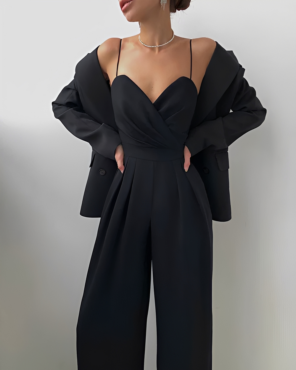 Rebecca - Eleganter und Stilvoller Einteiler
