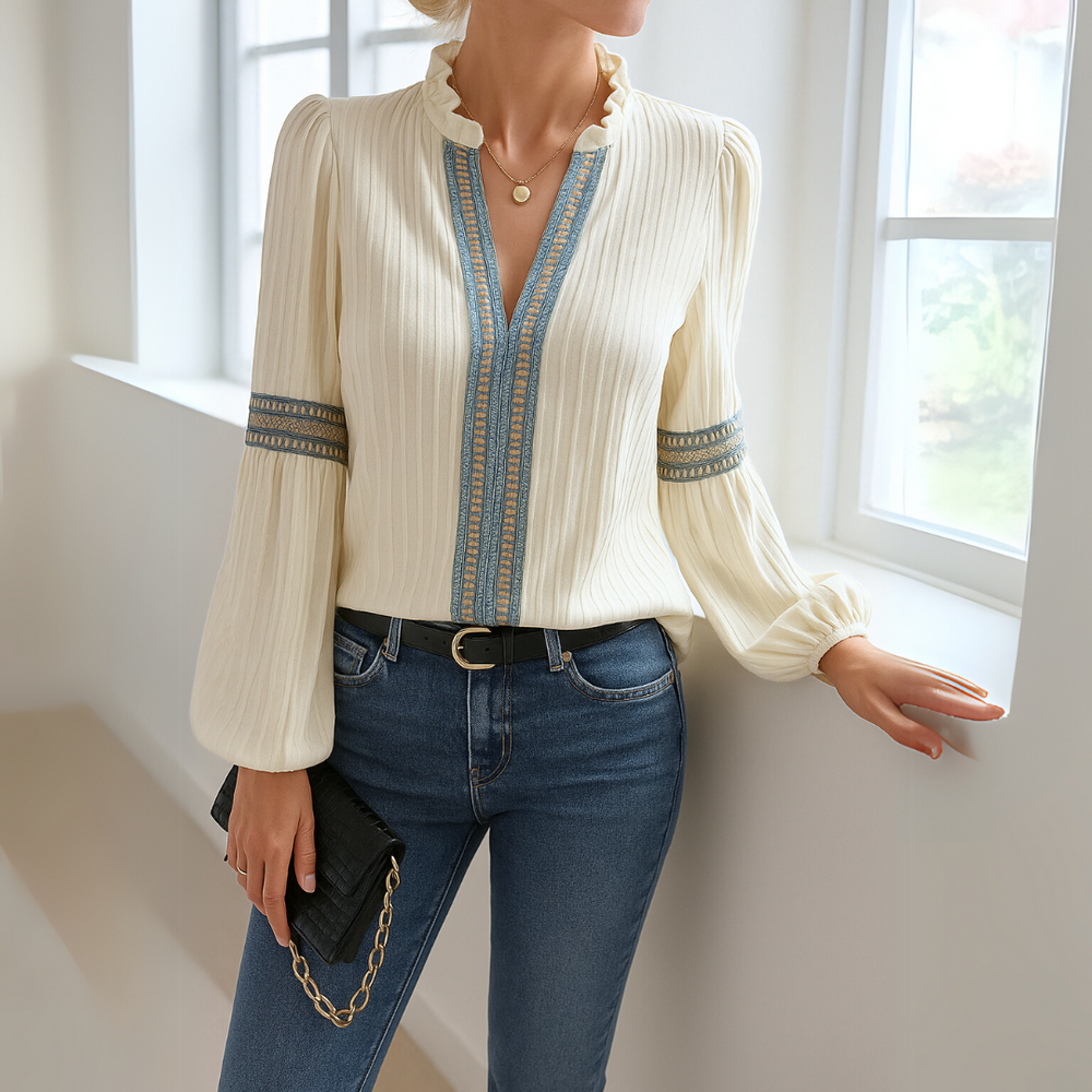 Elena | Auffällige Spitzenbluse mit V-Ausschnitt
