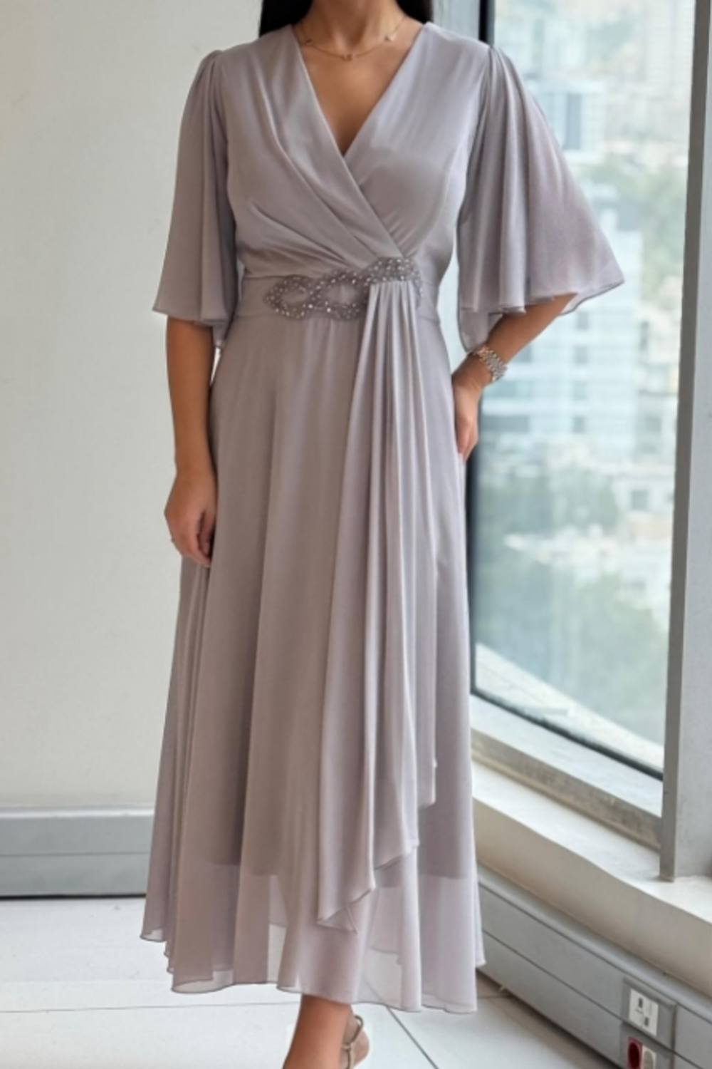 ELMA - Elegantes Midi-Kleid mit fließender Silhouette