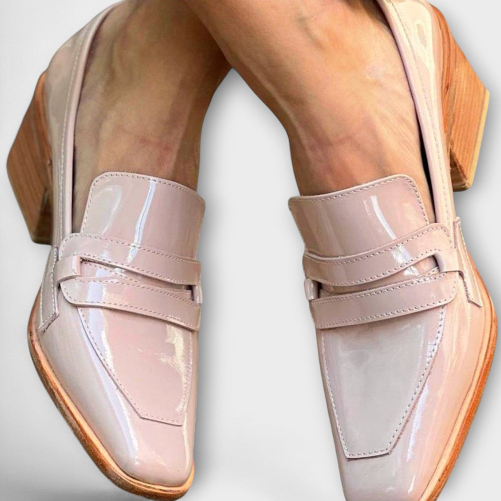 Paula | Damen Loafers glänzend und stilvoll getragen