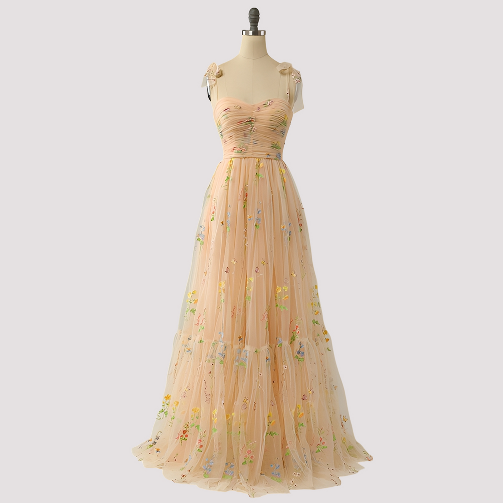 Livia - Elegantes Ballkleid mit Blumenstickerei