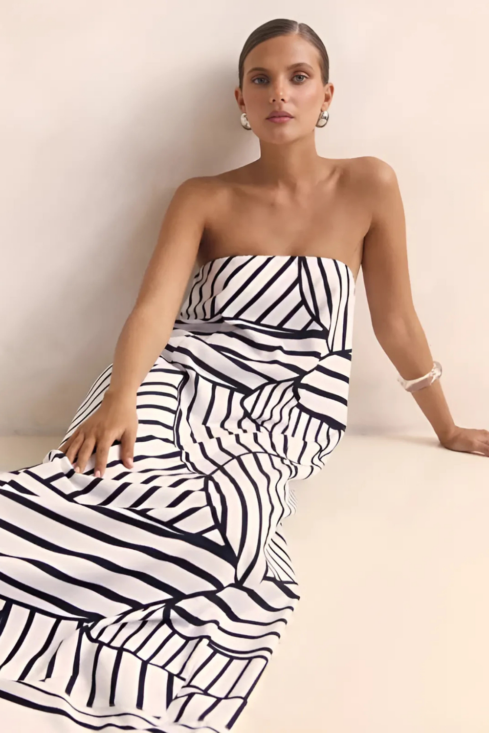 Arya Schulterfreies Maxikleid | Schwarze Streifen