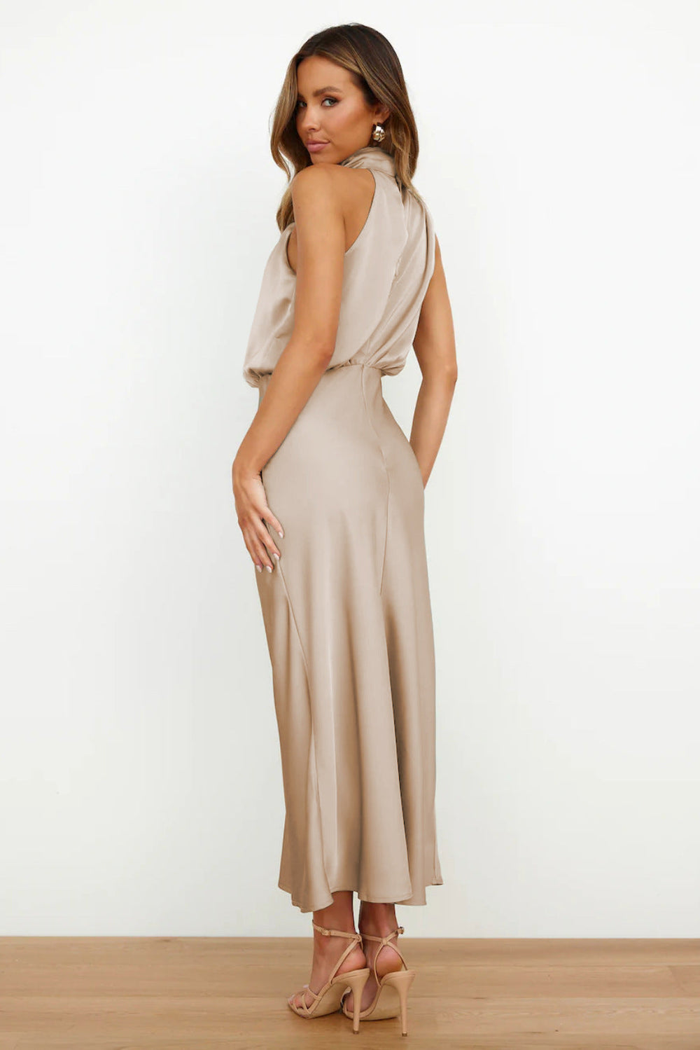 Melira - Majestätisches Maxikleid mit Stehkragen