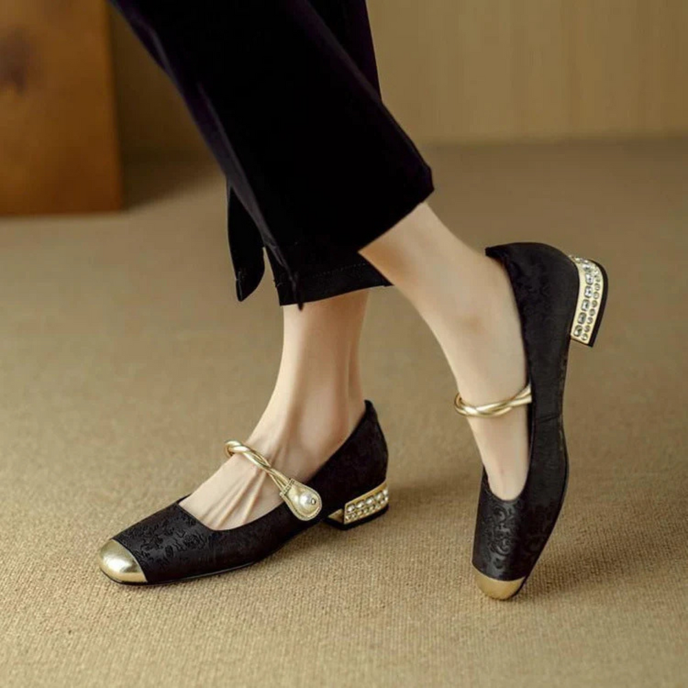 Elva Pumps mit Perlen-Detail | Schwarz