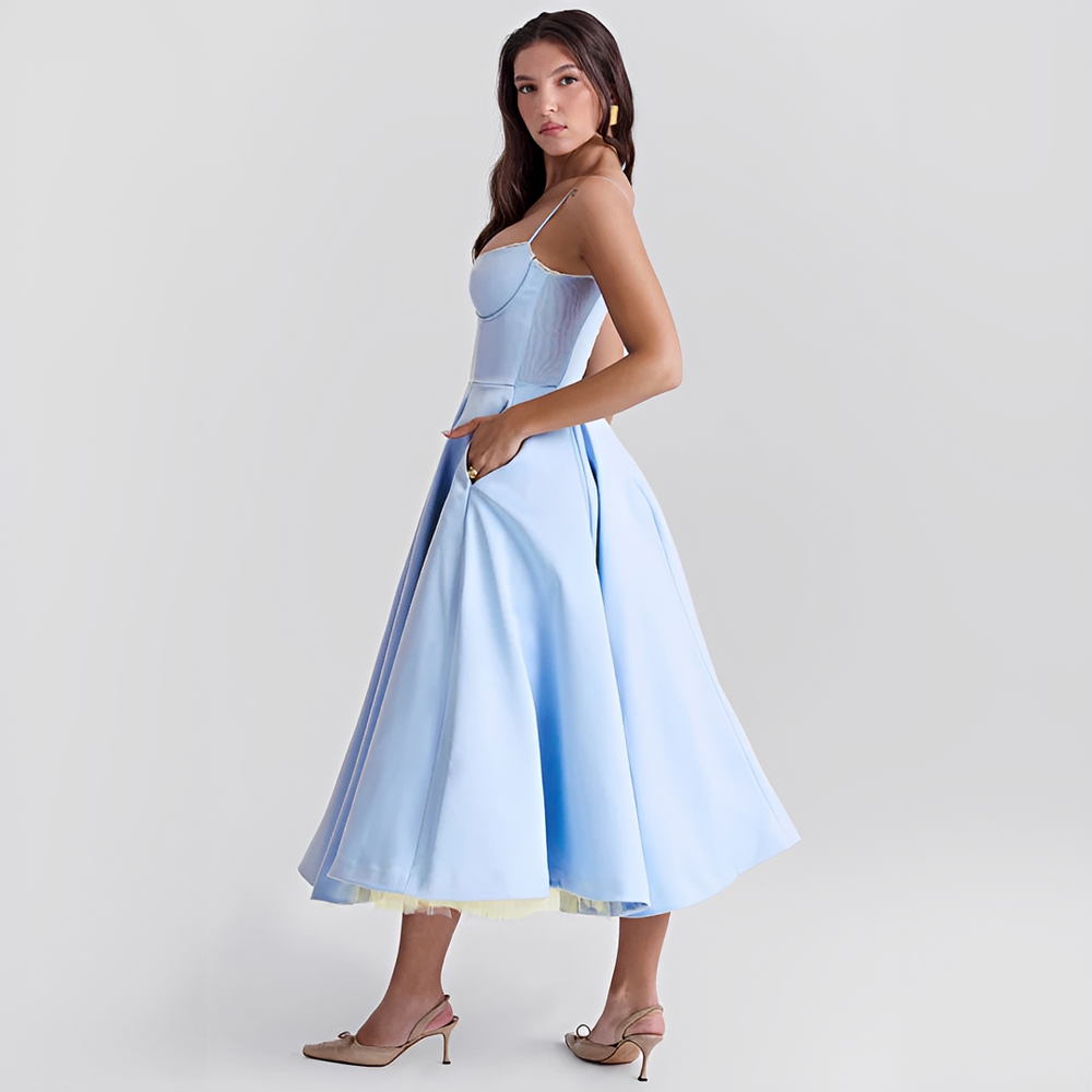 Zendaya - Stilvolles Kleid mit doppelter Schicht