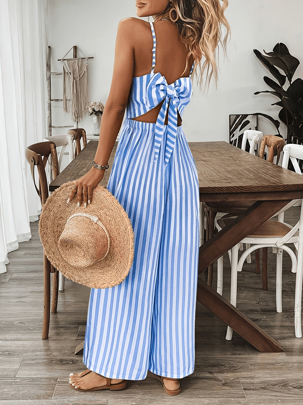 Damen gestreifter weiter Jumpsuit mit V Ausschnitt und Schleife hinten