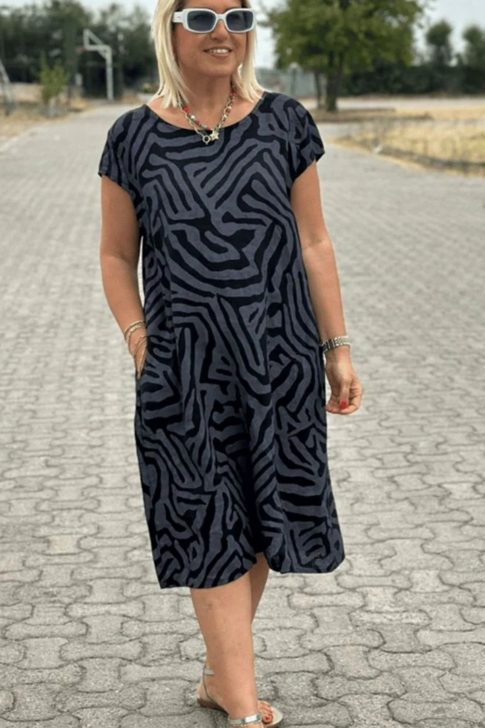 Nelia | Sommerkleid mit Rundhalsausschnitt und Vintage-Print