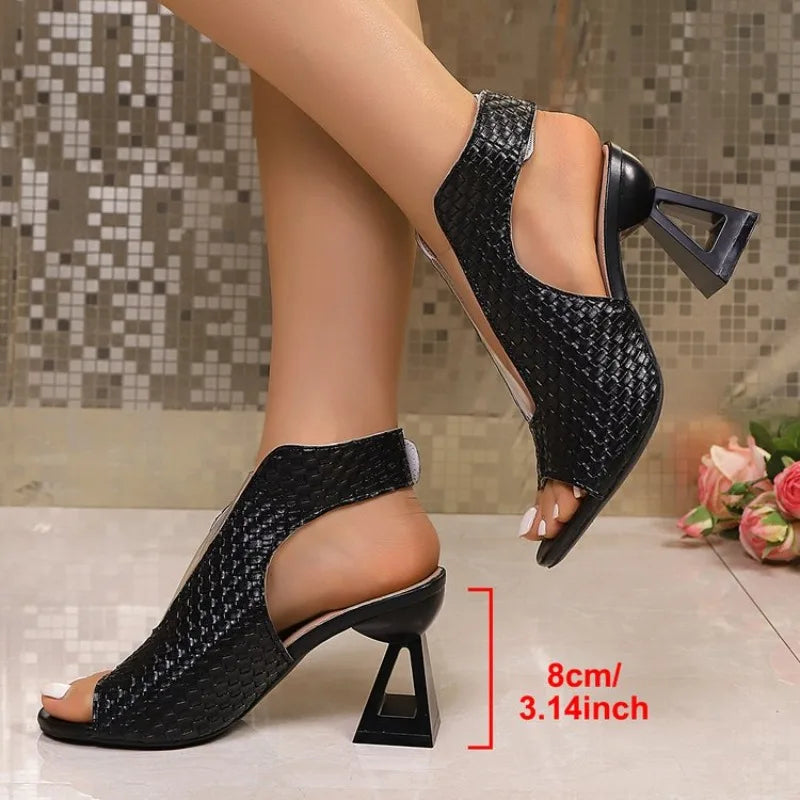 Lira - Strukturierte Slingback-Sandale mit Blockabsatz