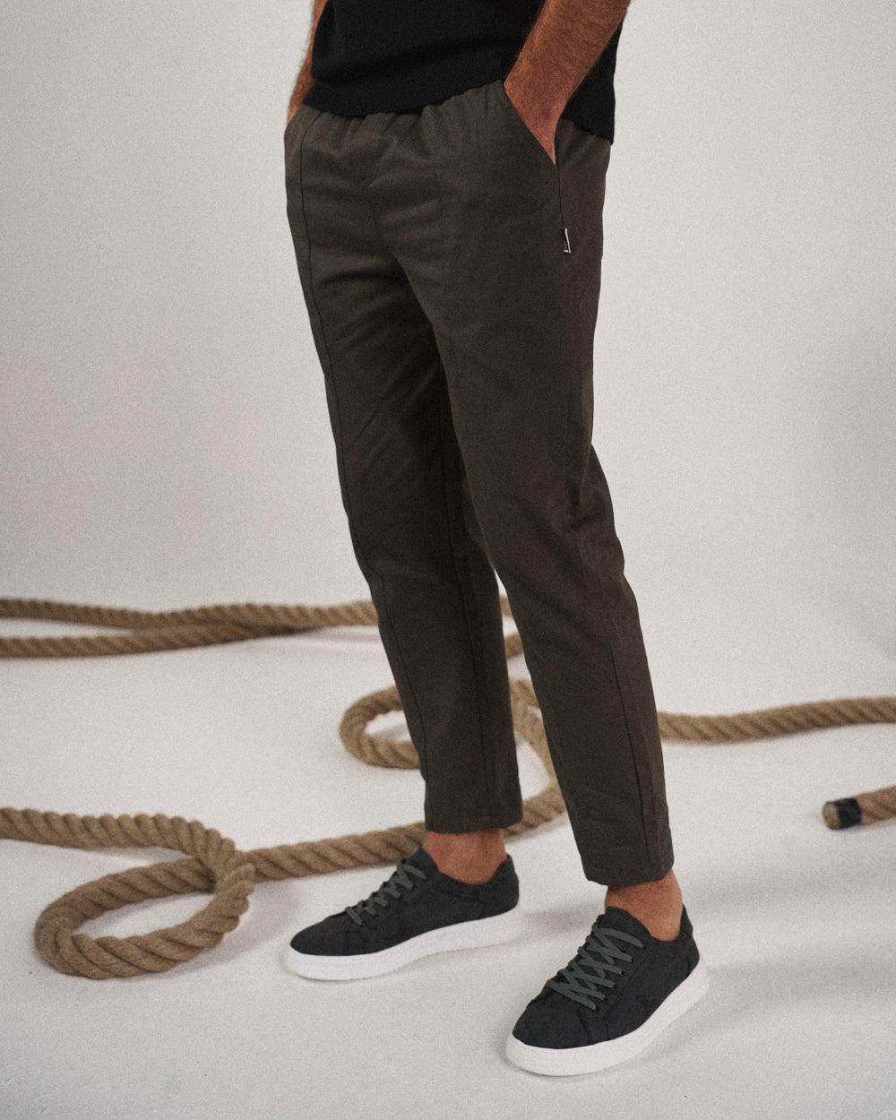 Neryth - schmal zulaufende Soft-Touch-Jogginghose