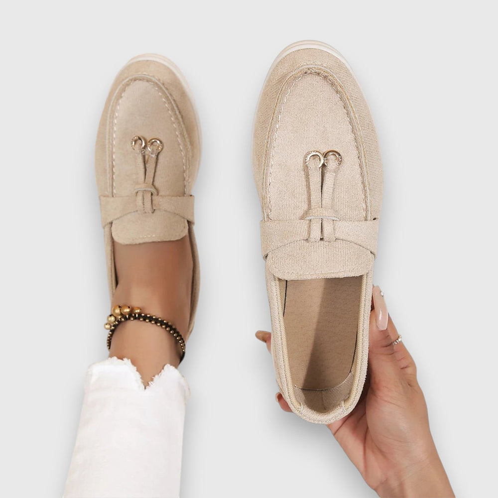 Loafer Damen | Leichter Wildleder-Slipper mit Golddetail & Komfortsohle