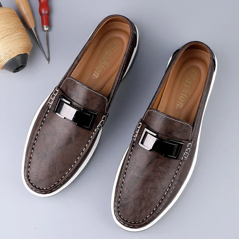 Mokassin Herren | Eleganter Leder-Slipper mit Metallschnalle & Plateausohle