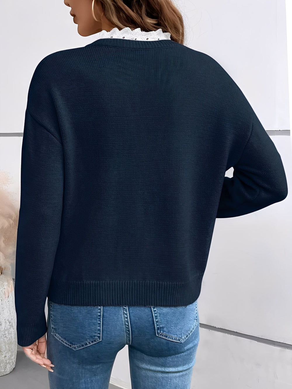 Jadvyga – Strick Bluse Mit Spitzenkragen