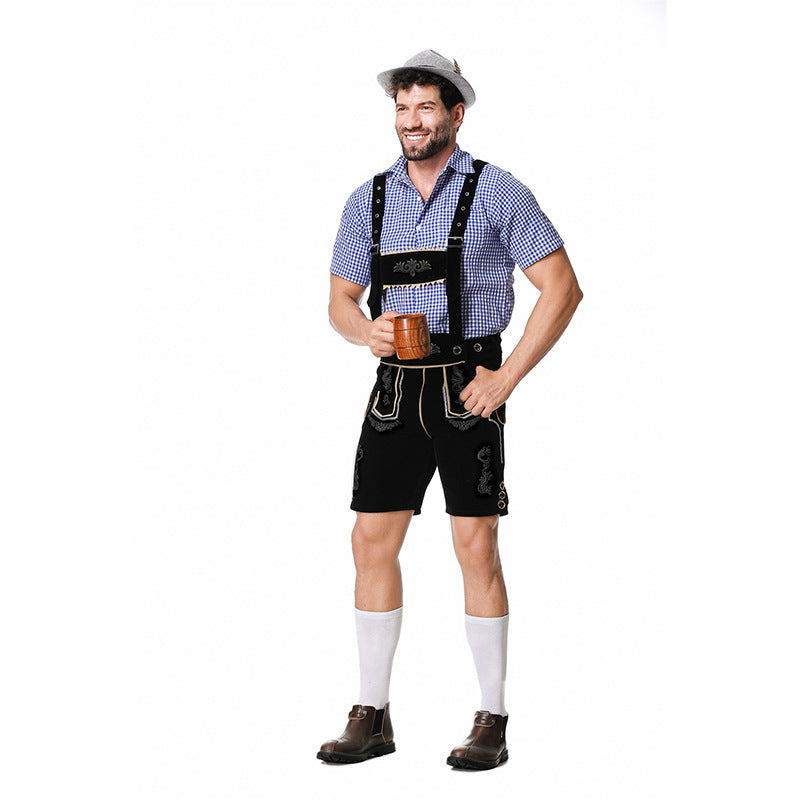 Herren nan traditionelle Trachtenlederhose mit bestickten Hosenträgern, kariertem Trachtenhemd und Filzhut Drune