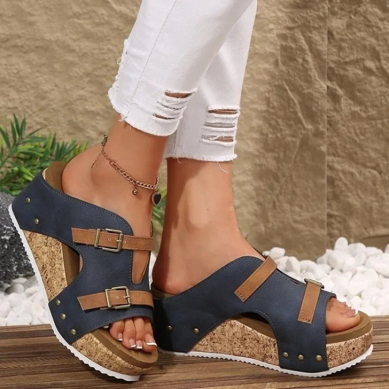 Coraline™ Leder-Pantolette mit Plateau und Doppelverstellung