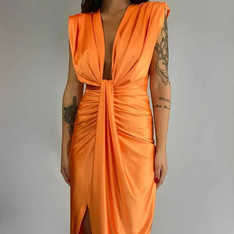 Kaelis™ Kleid mit Raffiniertem Design und Moderner Drapierung