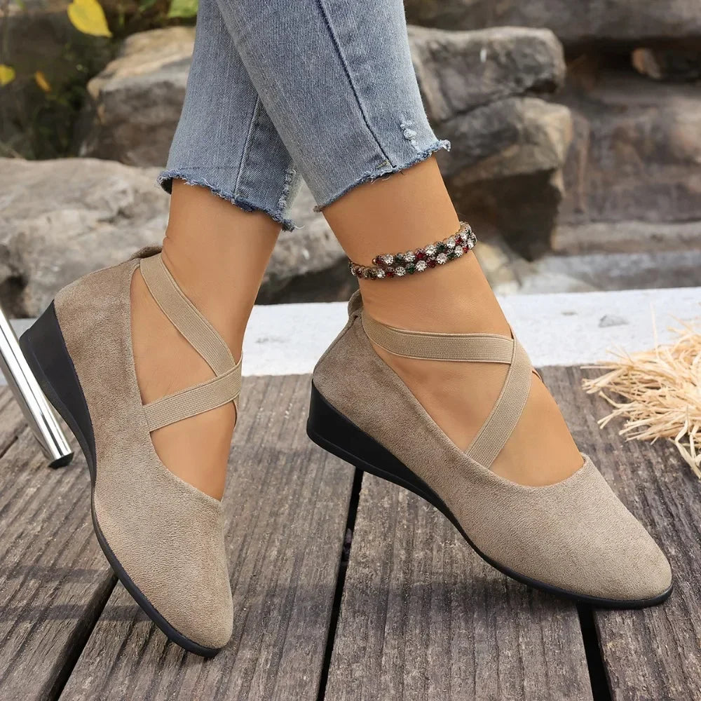 Alouette™ Schuhe Mit Veloursoptik und Gekreuzten Riemen