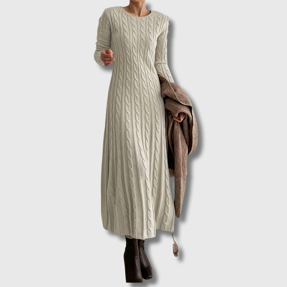 Laura | Elegantes Damen Maxikleid bequem getragen