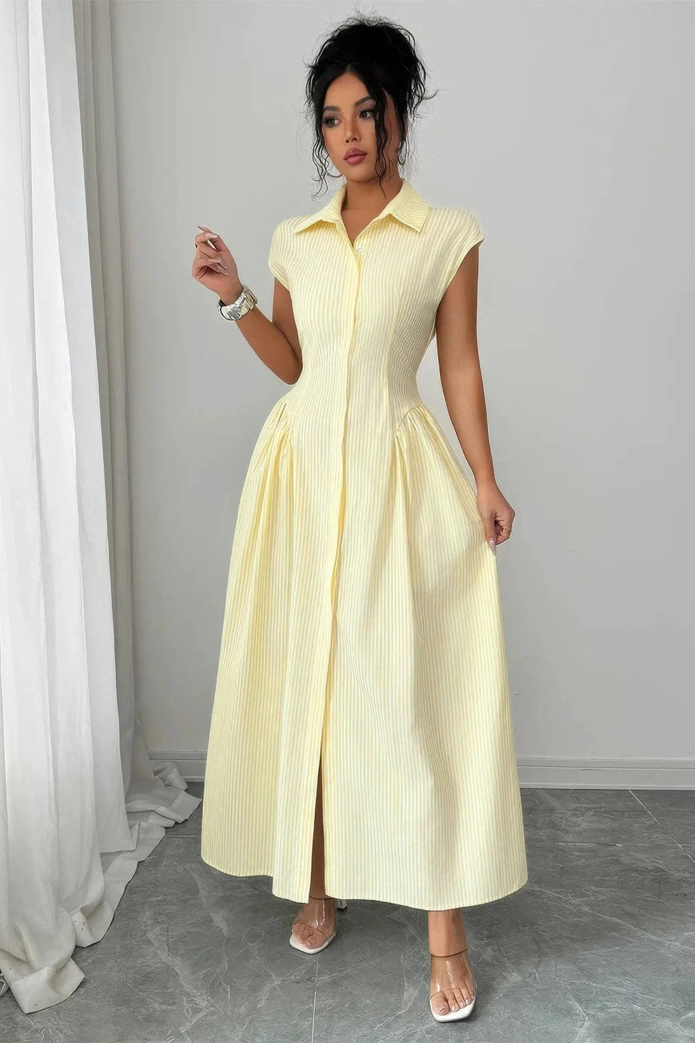 Damen langes Kleid mit Kragen kurzen Ärmeln und Taillenraffung