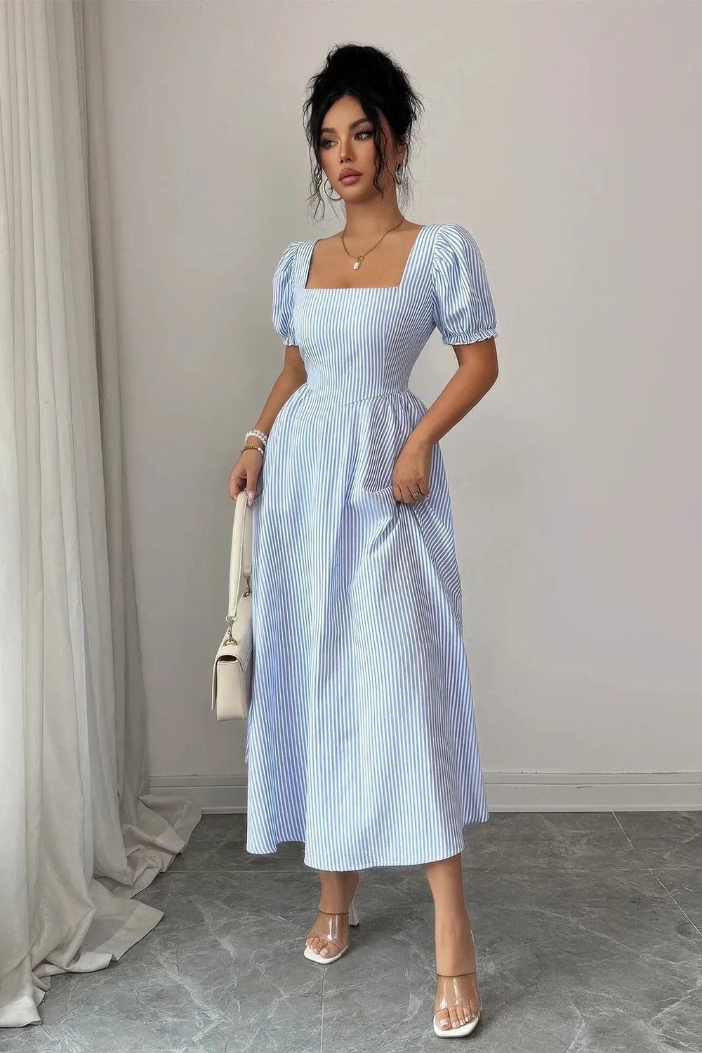 Damen gestreiftes Kleid mit Quadratausschnitt Puffärmeln und Rückenband