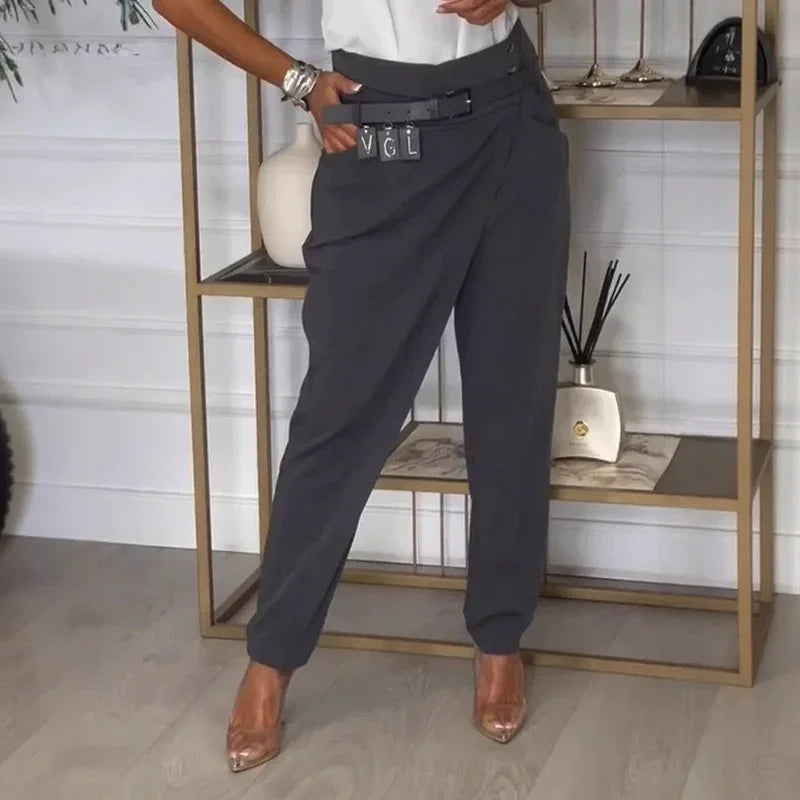 Calista™ Hose mit Asymmetrischem Design und Exklusivem Gürtel