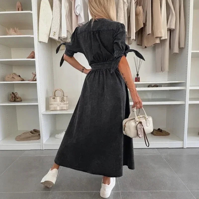 Solvera™ Kleid mit modellierender Passform und eleganter Präsenz
