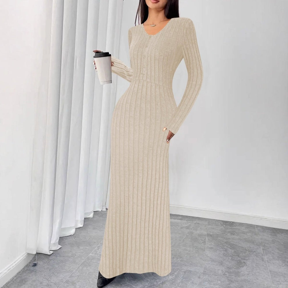 Alma – Geripptes Strick-Maxikleid mit langen Ärmeln und V-Ausschnitt