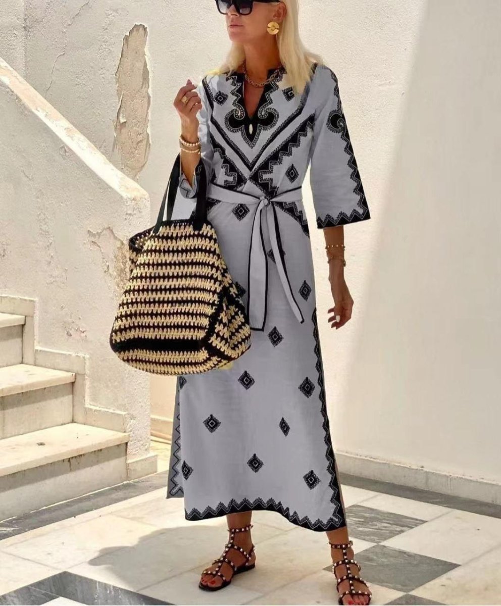 Ayla – Besticktes Boho-Maxi-Kleid mit Ethno-Muster und Bindegürtel