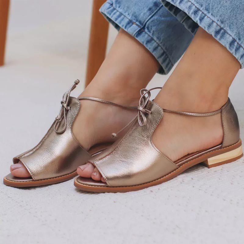 Frieda | Damen Leder Sandalen mit Riemen Metallic Schleife Offen