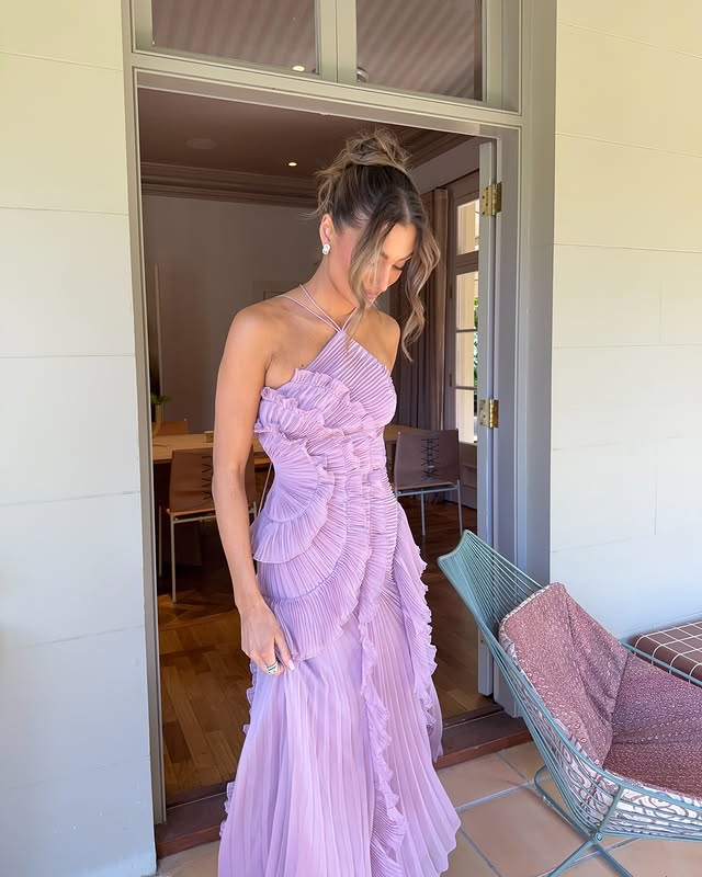 Damen Maxikleid mit Neckholder, Faltenstruktur und Rüschendetails