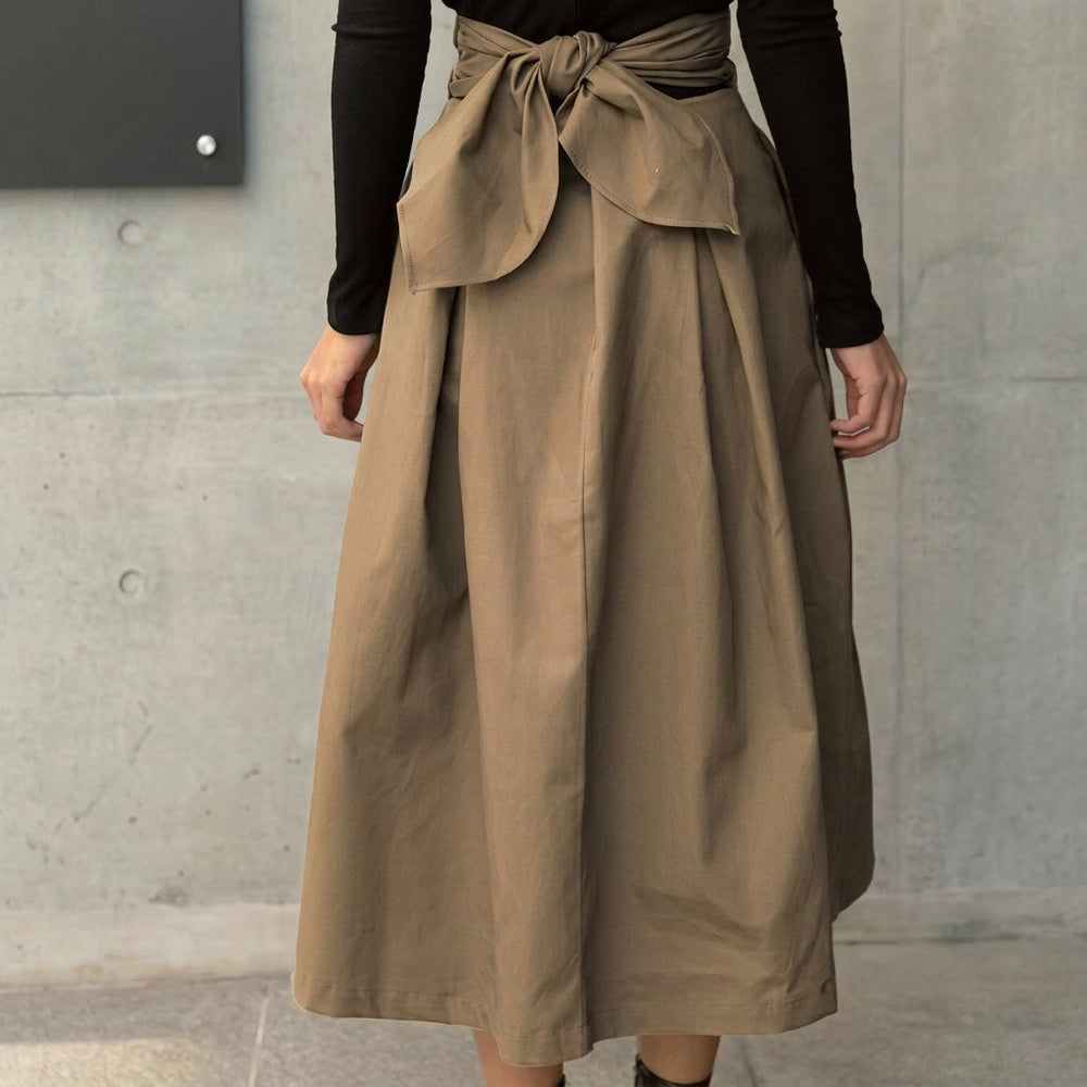 Damen-Midirock mit hohem Bund, Faltenlegung und Bindedetail