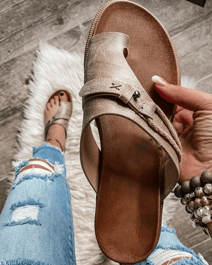 Damen Offene Slide-Sandalen mit Doppelriemen und Schnallendetails