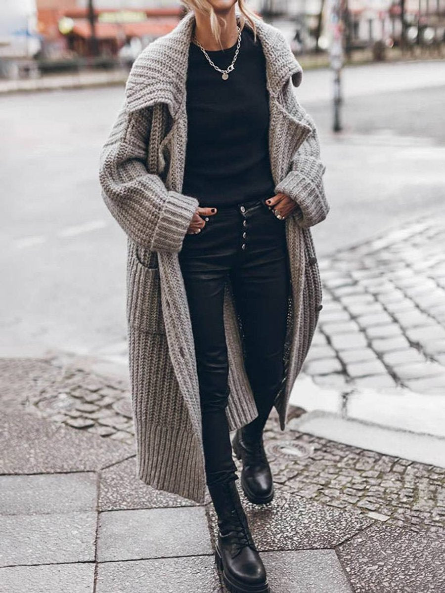 Lena | Damen Oversized Grobstrick-Cardigan mit Revers und Knopfleiste