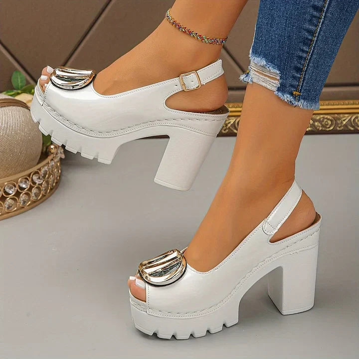 Megyn – Pumps Mit Vintage-Metallschnalle