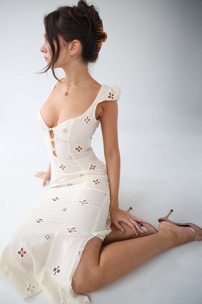 Figurbetontes Midi Kleid Mit Cut-Out Ausschnitt