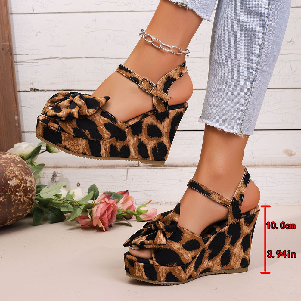 High-Heel-Sandalen mit Schnalle im Animal-Print