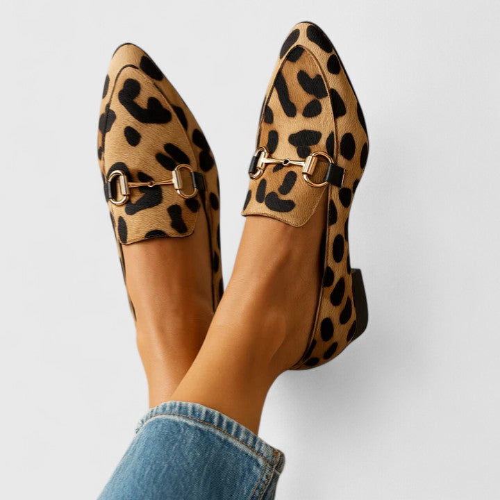 Maria | Damen Klassische Slipper mit Spitz zulaufender Zehenpartie und Druckmuster