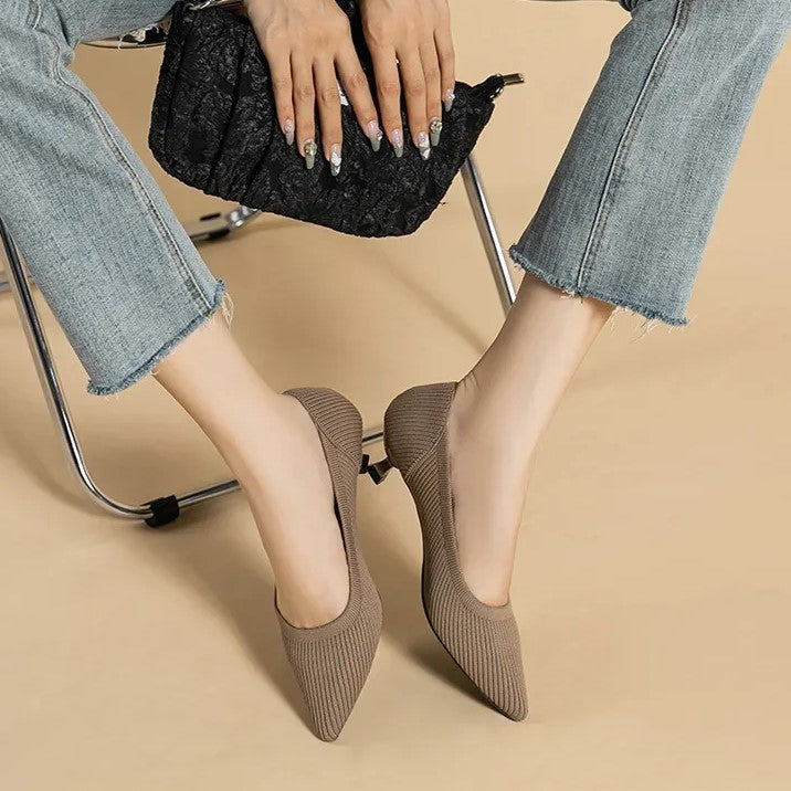Solvei | Damen Kitten Heel Pumps Spitze Zehenpartie