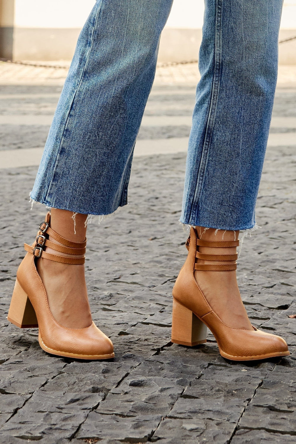 Leonie | Pumps Dreifach Schnallen Blockabsatz Leder Optik