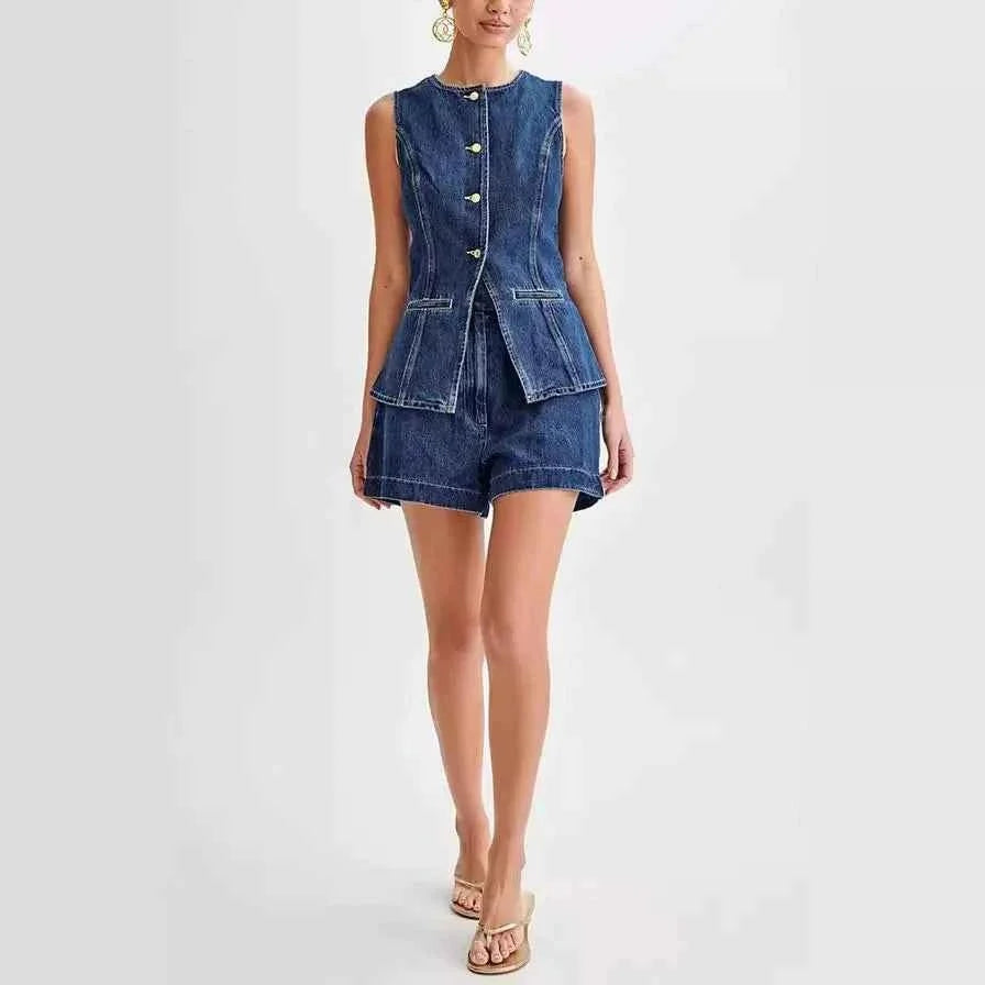 romy – ärmelloser jeans-zweiteiler mit taillierter weste & shorts