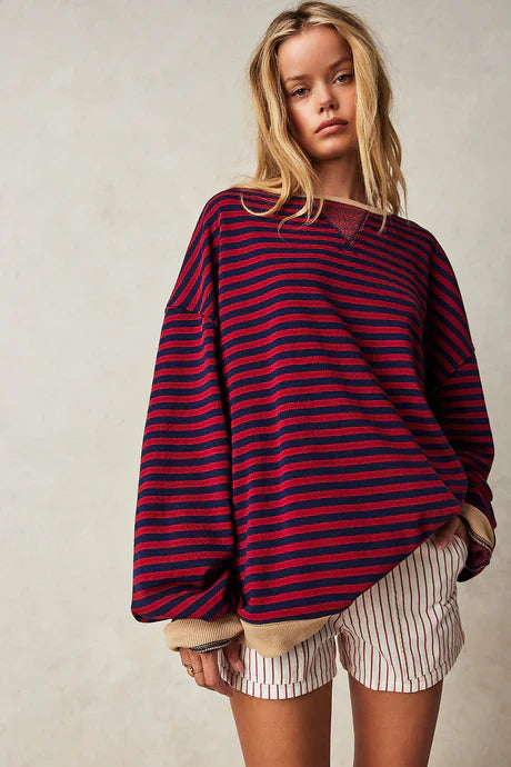 Helen Gestreifter Oversize Pullover mit Küstenflair | Schwarz / Rot