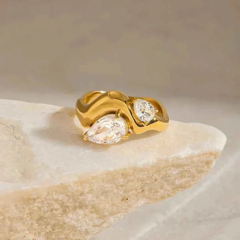 Verlobungsring Tropfenform Gold